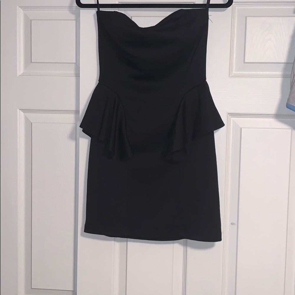🟣 G by guess black peplum strapless dress medium